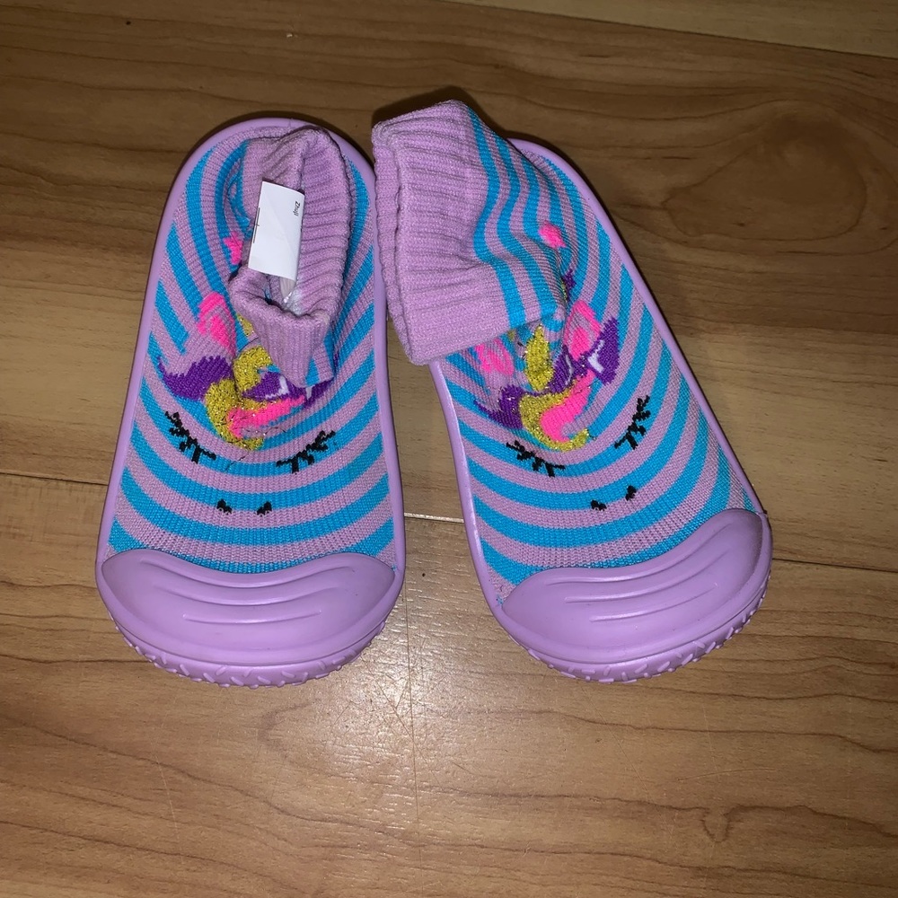 Toddler grippy shoes